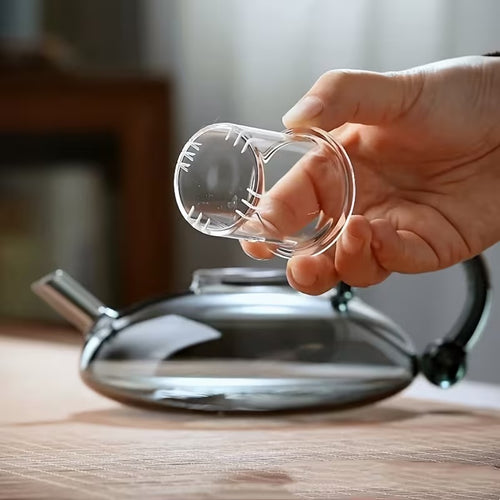 Teiera in vetro trasparente